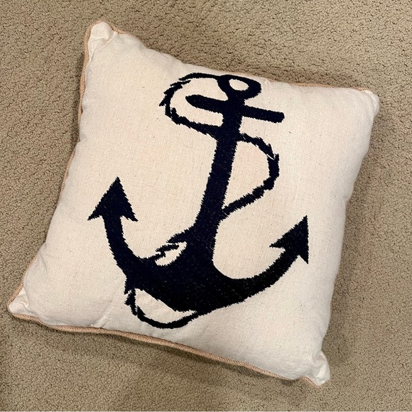 NEW DECORATIVE ANCHOR PILLOW - Picture 8 of 8
